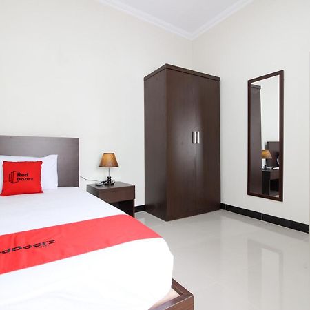 RedDoorz Syariah Plus @ Jakal Bawah 3 Kejayan Bagian luar foto
